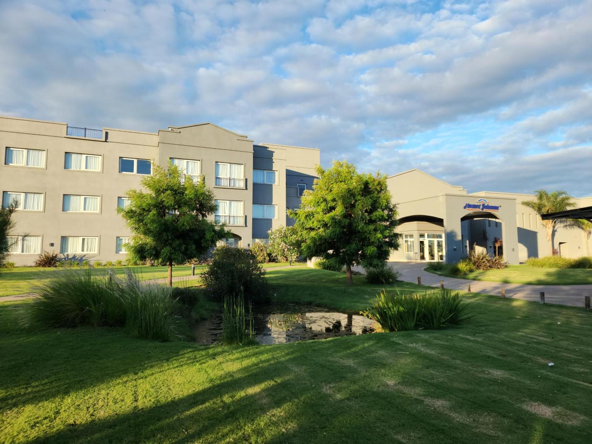 Howard Johnson Hotel & Resort Funes Extérieur photo