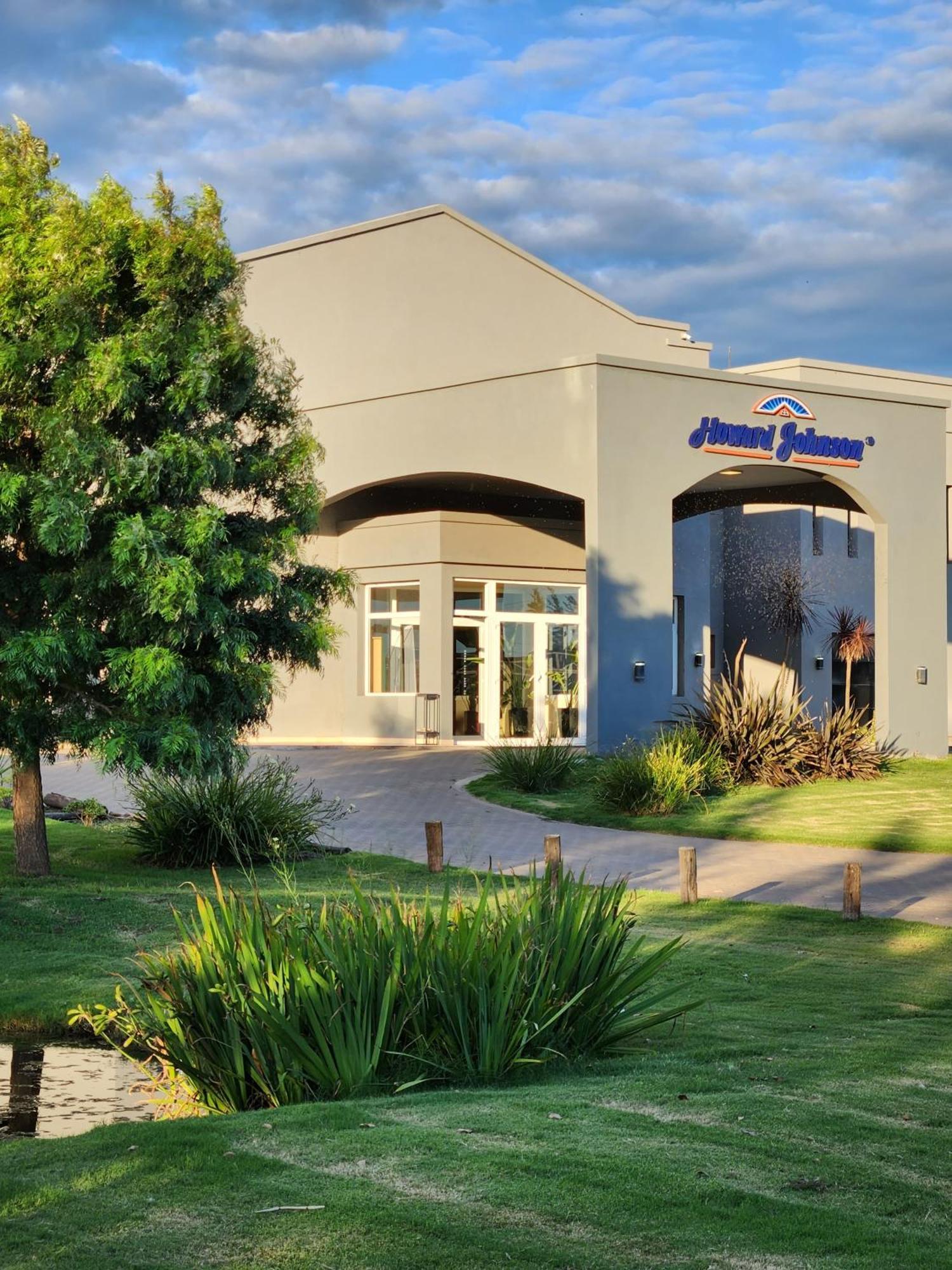 Howard Johnson Hotel & Resort Funes Extérieur photo