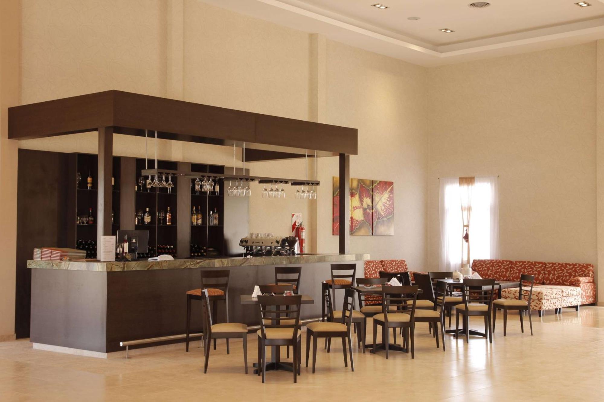 Howard Johnson Hotel & Resort Funes Extérieur photo