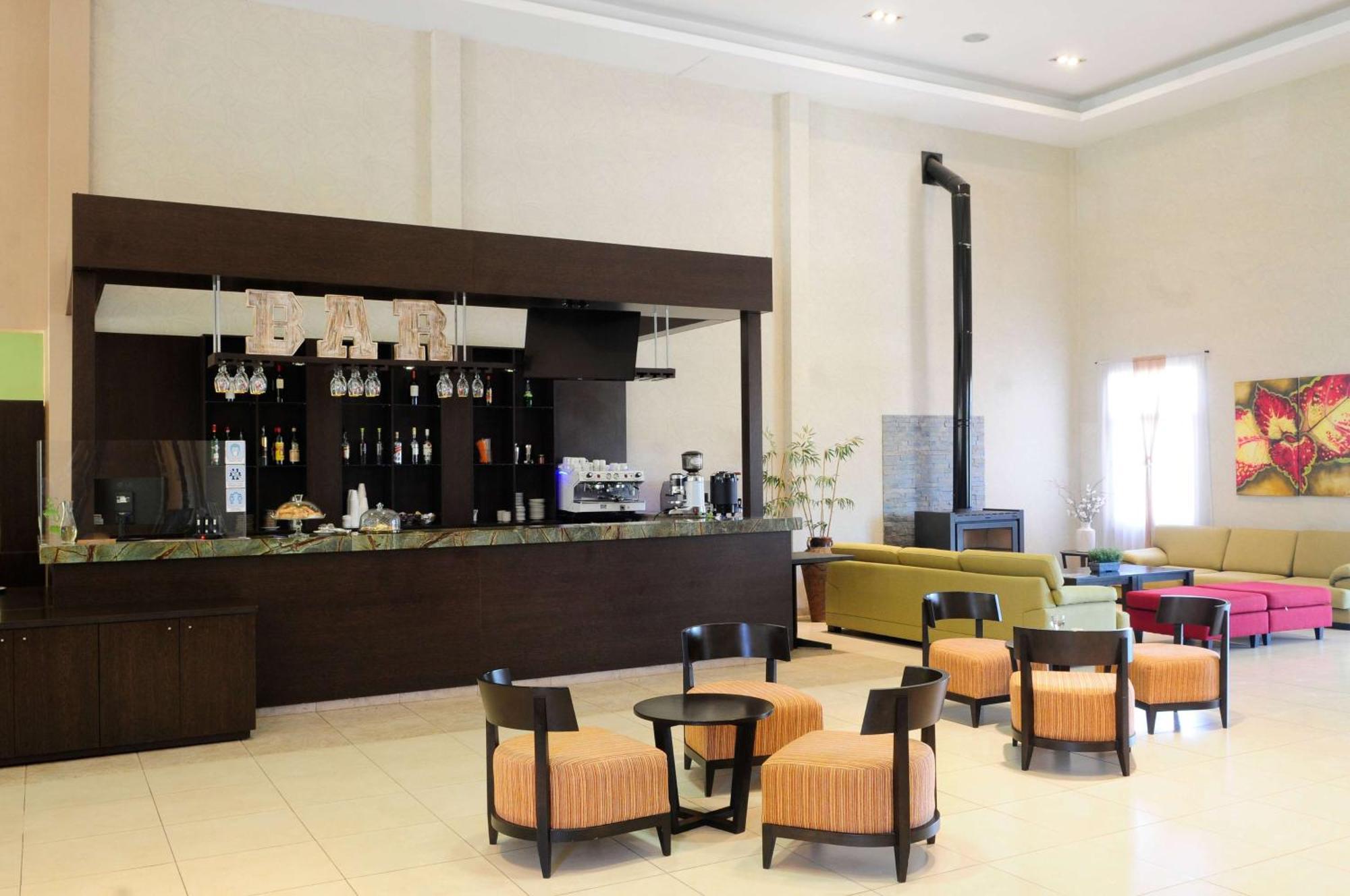 Howard Johnson Hotel & Resort Funes Extérieur photo