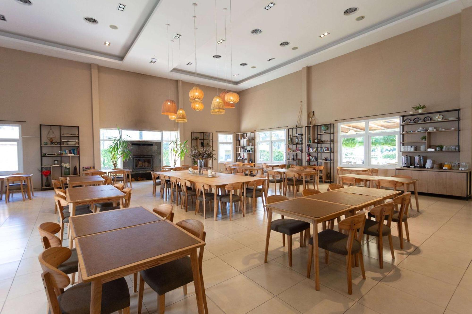 Howard Johnson Hotel & Resort Funes Extérieur photo