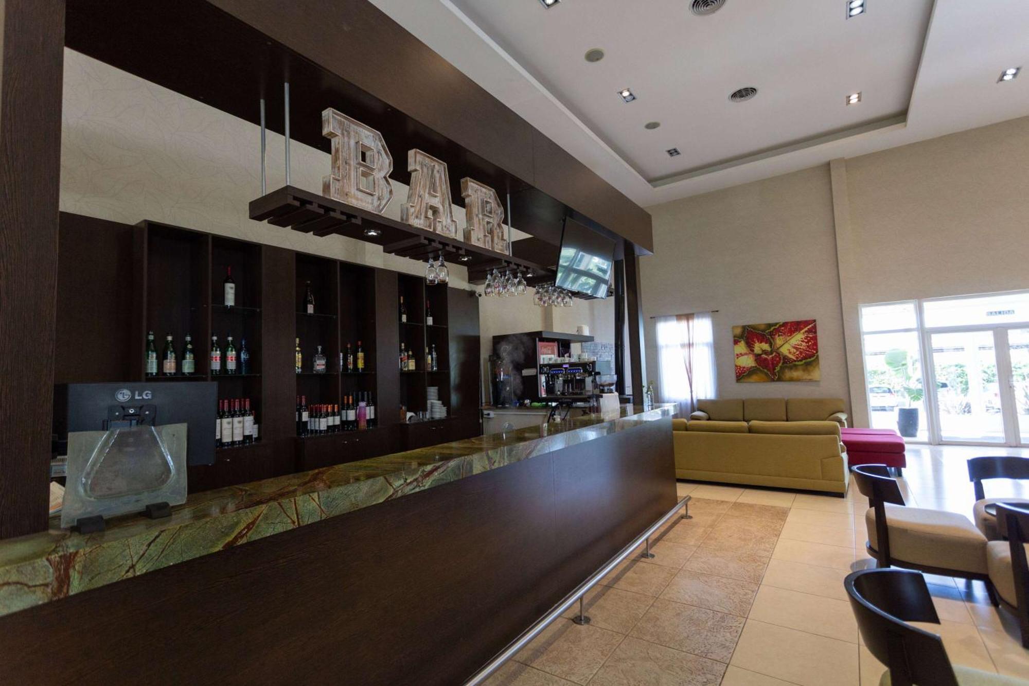 Howard Johnson Hotel & Resort Funes Extérieur photo