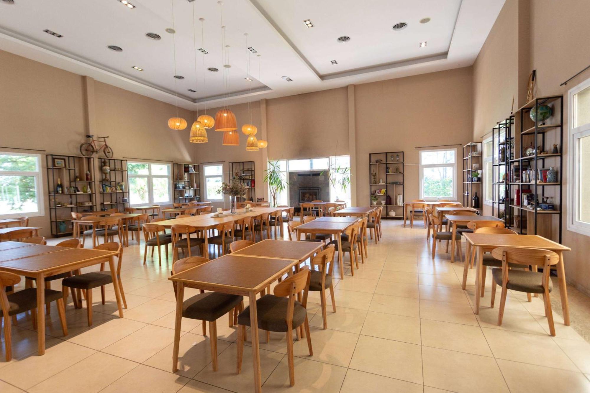 Howard Johnson Hotel & Resort Funes Extérieur photo