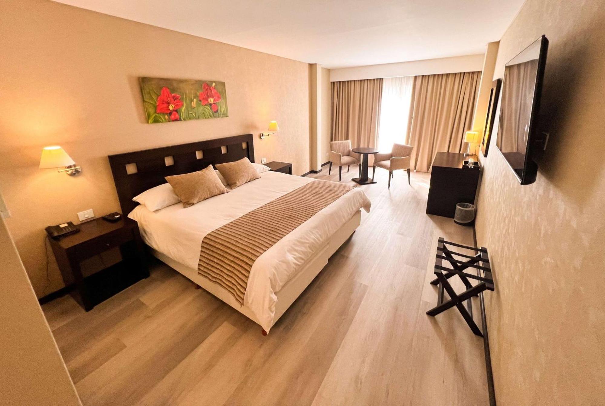 Howard Johnson Hotel & Resort Funes Extérieur photo