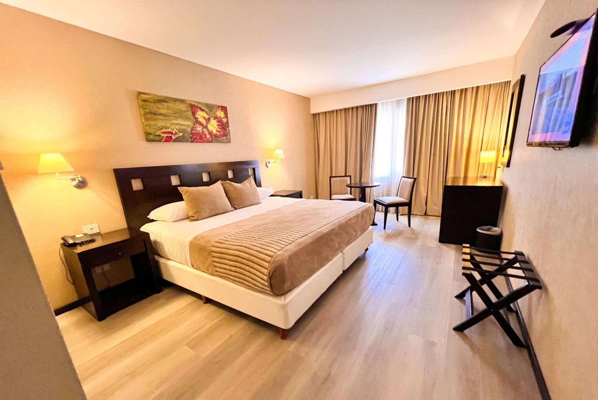 Howard Johnson Hotel & Resort Funes Extérieur photo