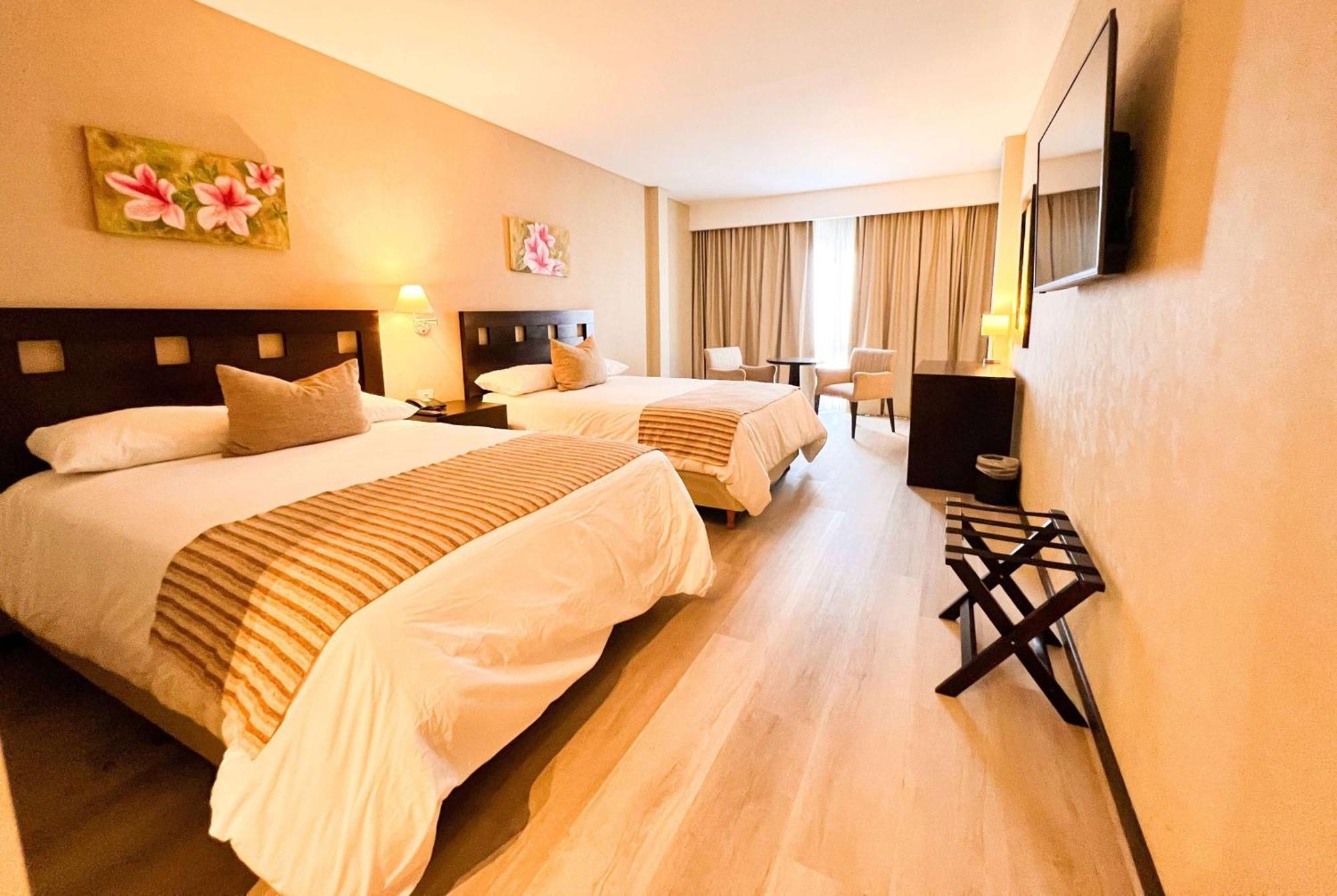 Howard Johnson Hotel & Resort Funes Extérieur photo