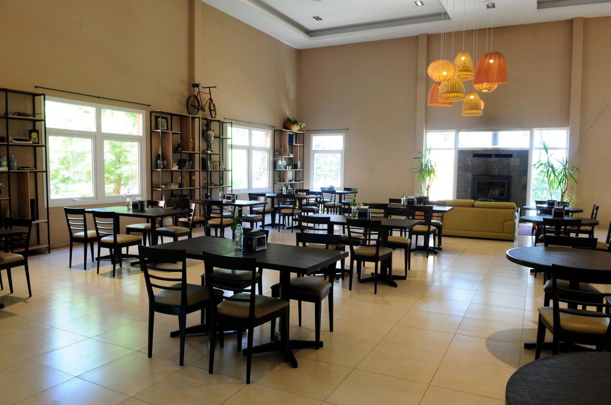 Howard Johnson Hotel & Resort Funes Extérieur photo