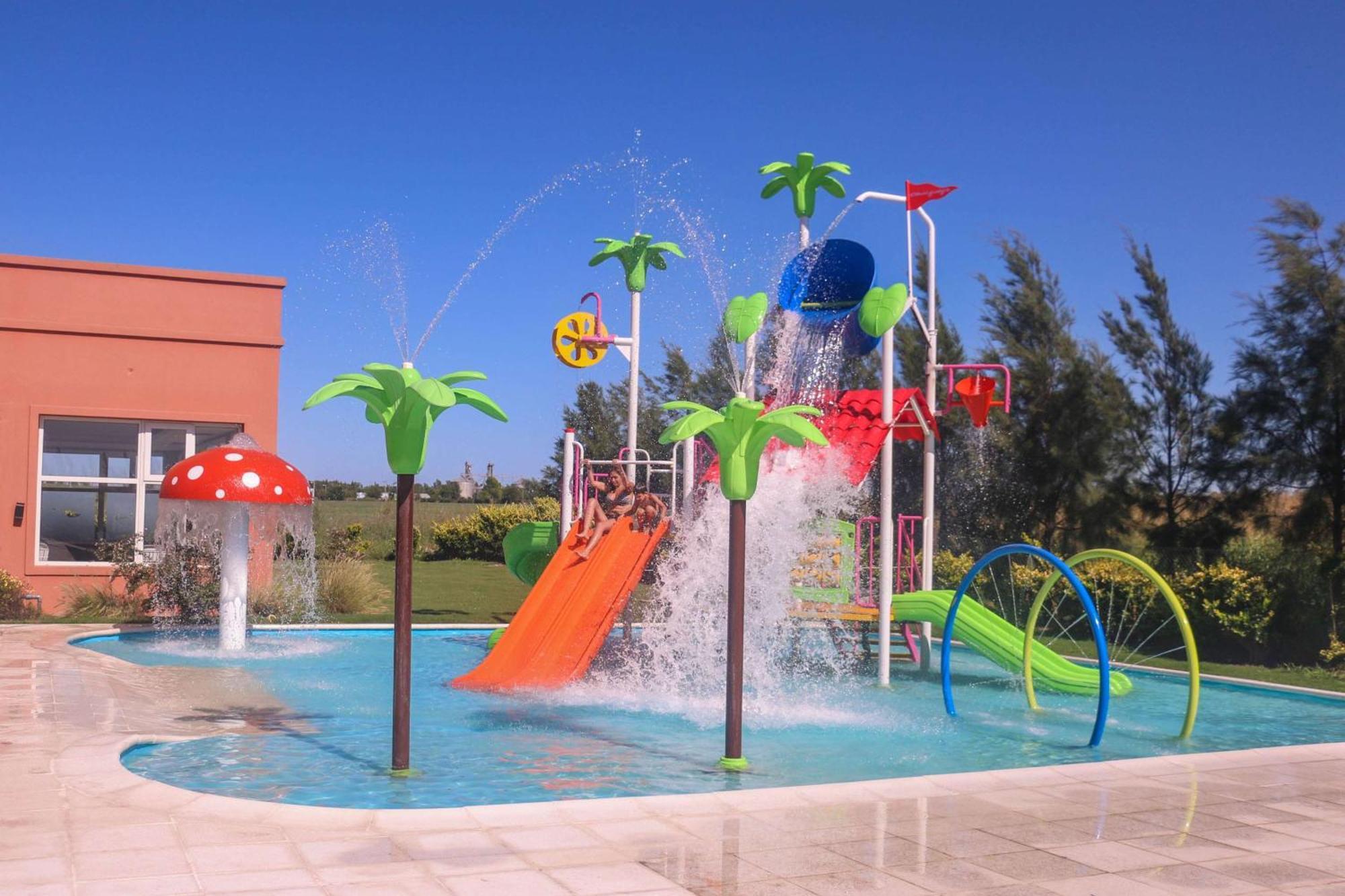 Howard Johnson Hotel & Resort Funes Extérieur photo