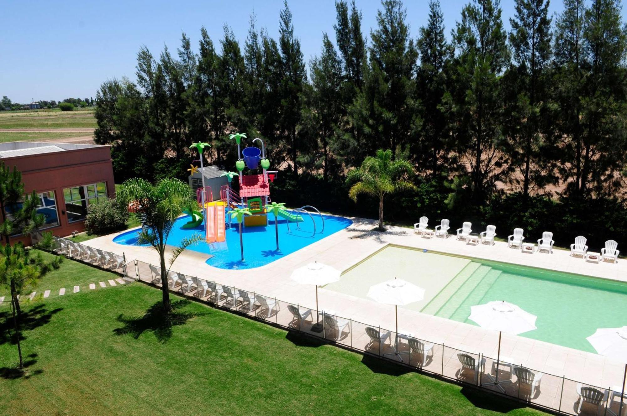 Howard Johnson Hotel & Resort Funes Extérieur photo