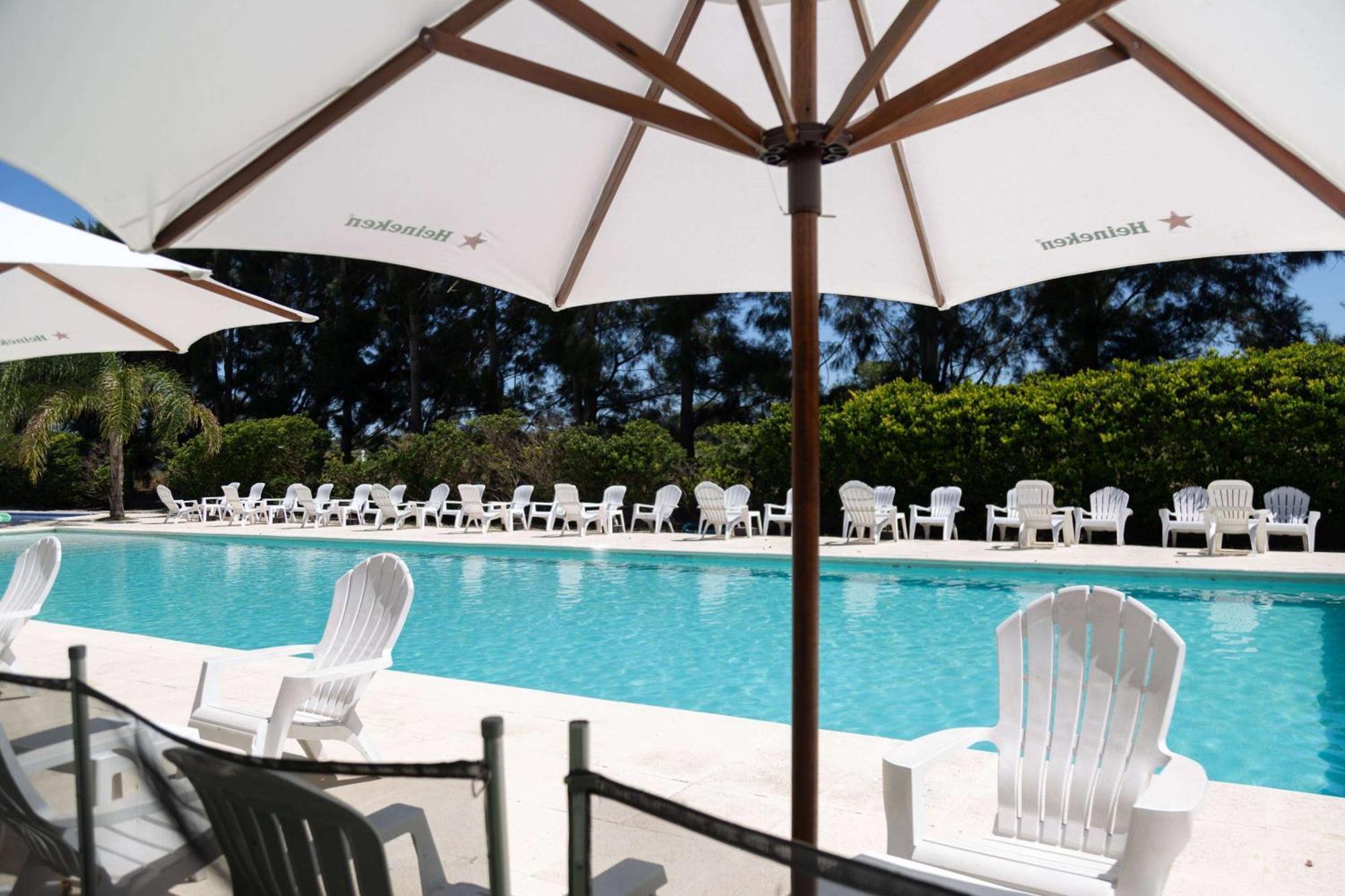 Howard Johnson Hotel & Resort Funes Extérieur photo