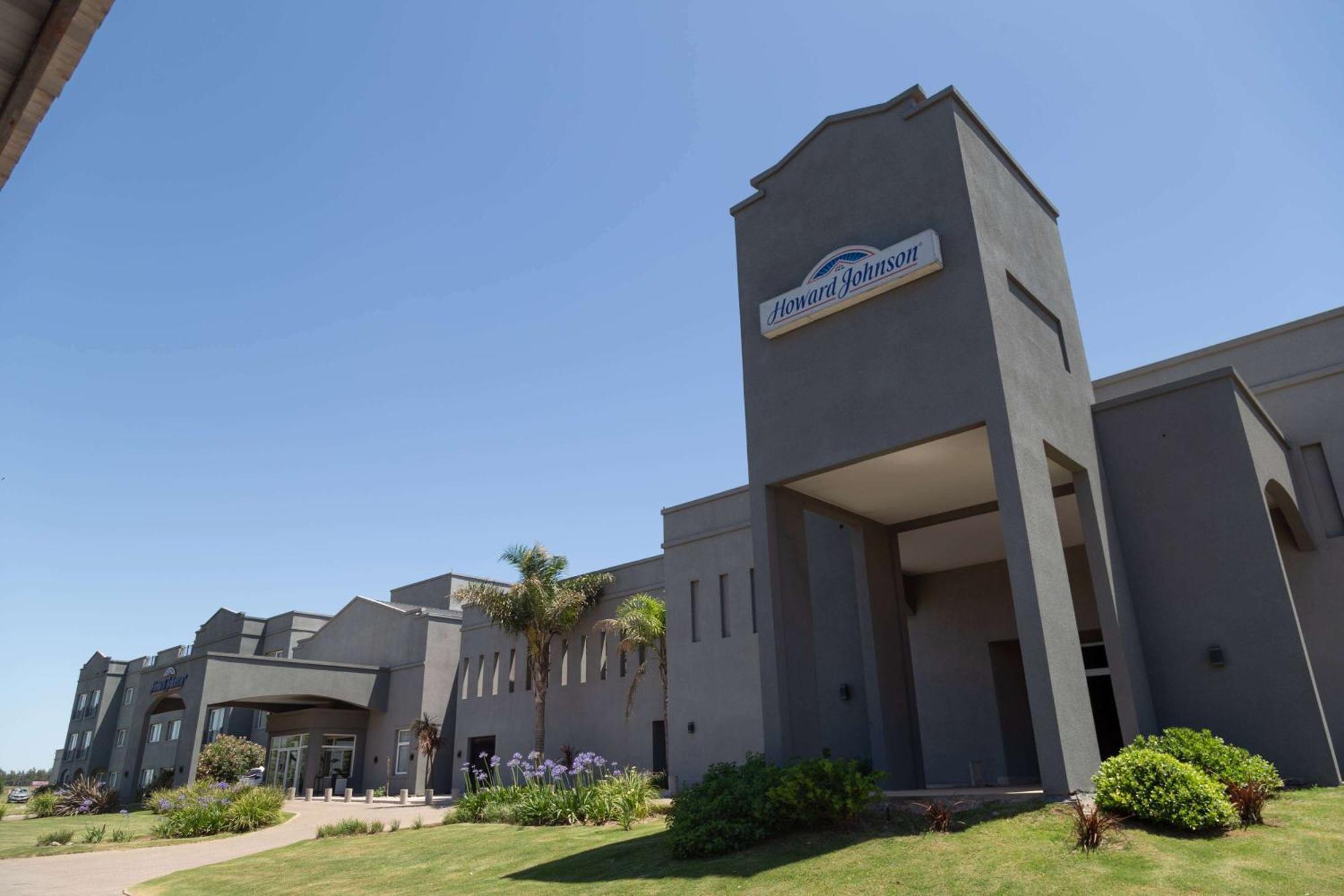 Howard Johnson Hotel & Resort Funes Extérieur photo