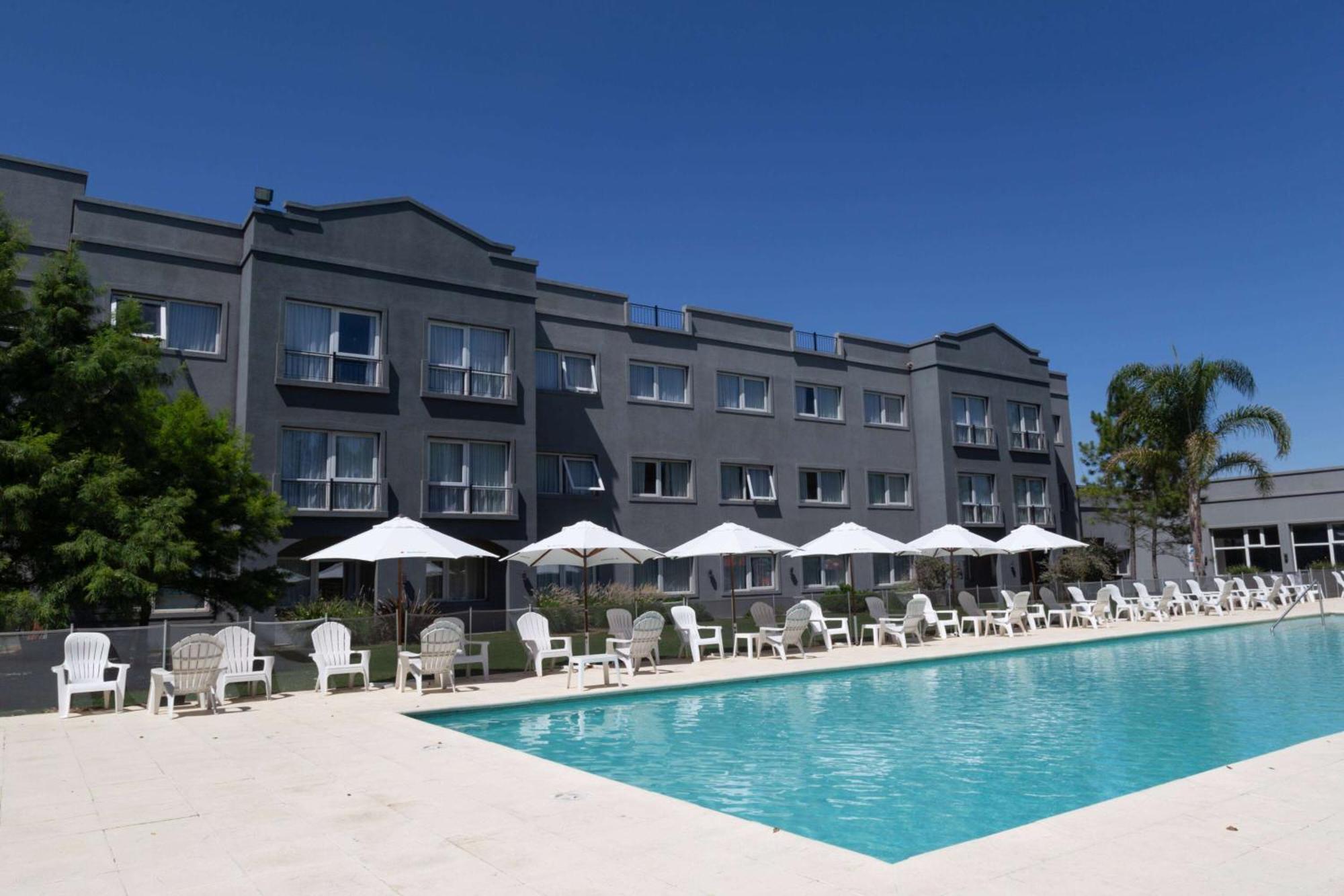 Howard Johnson Hotel & Resort Funes Extérieur photo