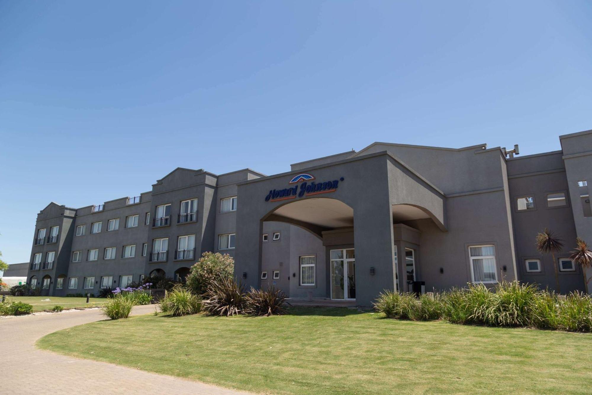 Howard Johnson Hotel & Resort Funes Extérieur photo