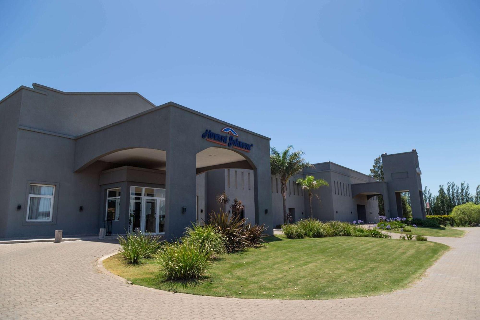 Howard Johnson Hotel & Resort Funes Extérieur photo