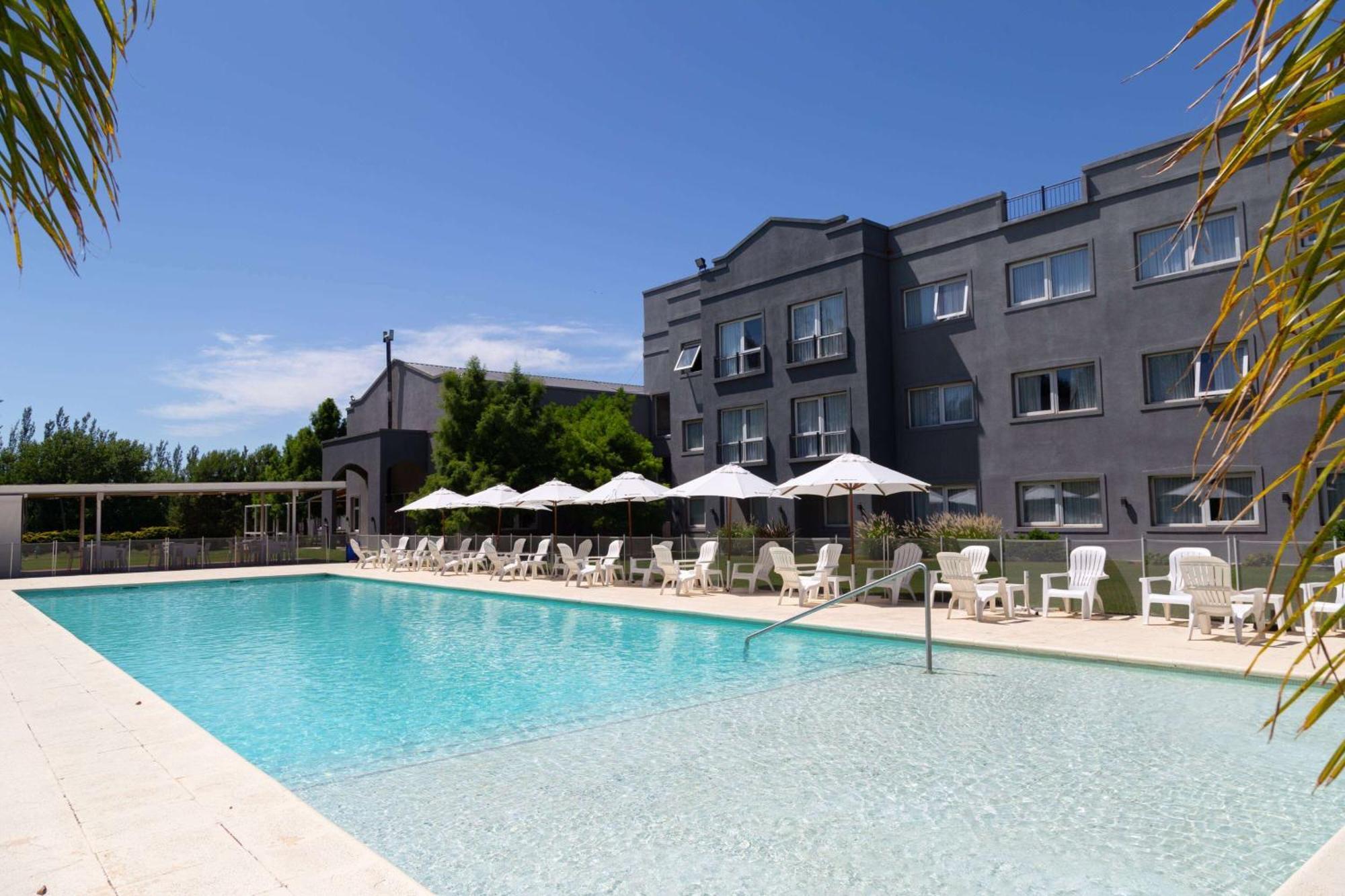 Howard Johnson Hotel & Resort Funes Extérieur photo