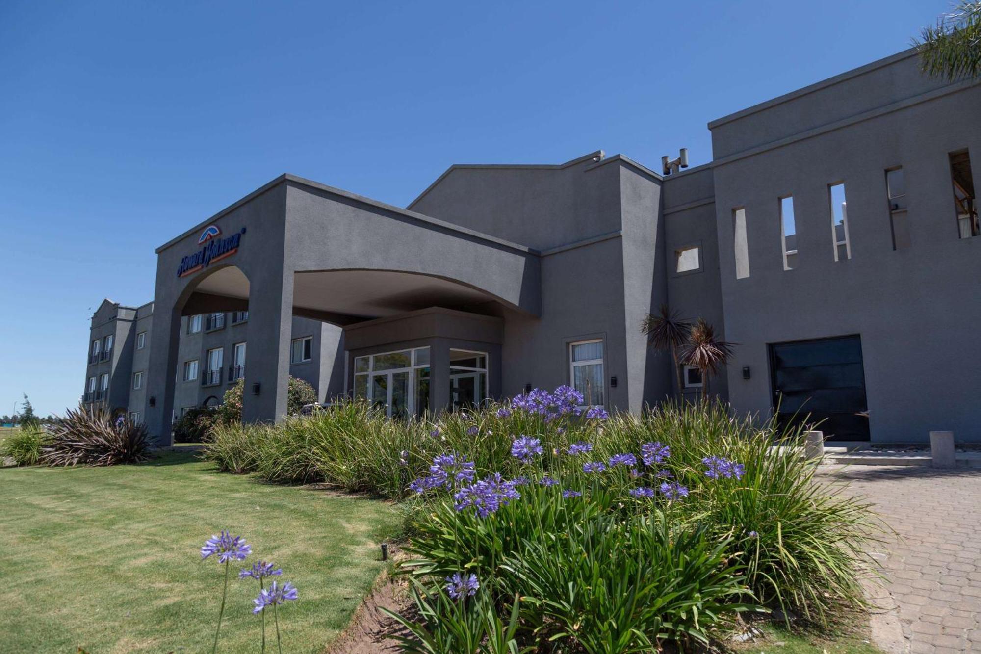 Howard Johnson Hotel & Resort Funes Extérieur photo